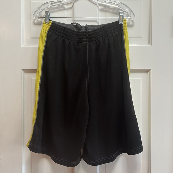 New drawstring shorts-smoke free home - Picture 2 of 2